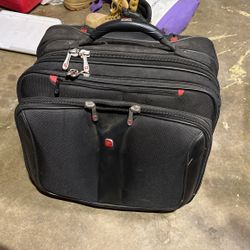 Swiss Gear Wenger Patriot Wheeled Business Case / Bag holds 17' laptop