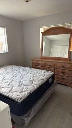 🌟 Queen Bedroom Set with Bamboo Orthopedic Mattress – $800 OBO 🌟