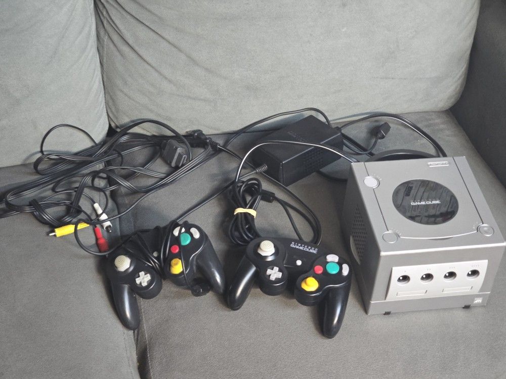 Silver Nintendo GameCube w/ hookups And two controllers