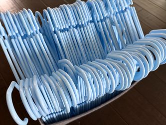 Children’s hangers in blue x 100