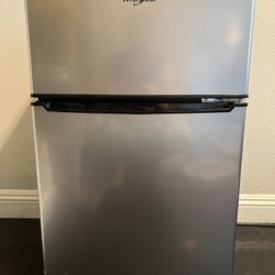 Mini Refrigerator Whirlpool 3.1cu ft Stainless Steel