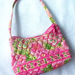 ✨ NEW PINK VERA BRADLEY BAGUETTE PURSE PINK AND GREEN VERA BRADLEY PURSE ✨