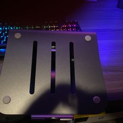 Laptop/ipad Stand