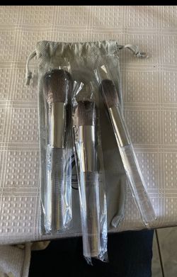 Opulent beauty brushes