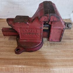Bench Vise 