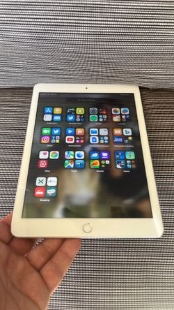 Apple iPad 6th generation 128 GB excellent condition