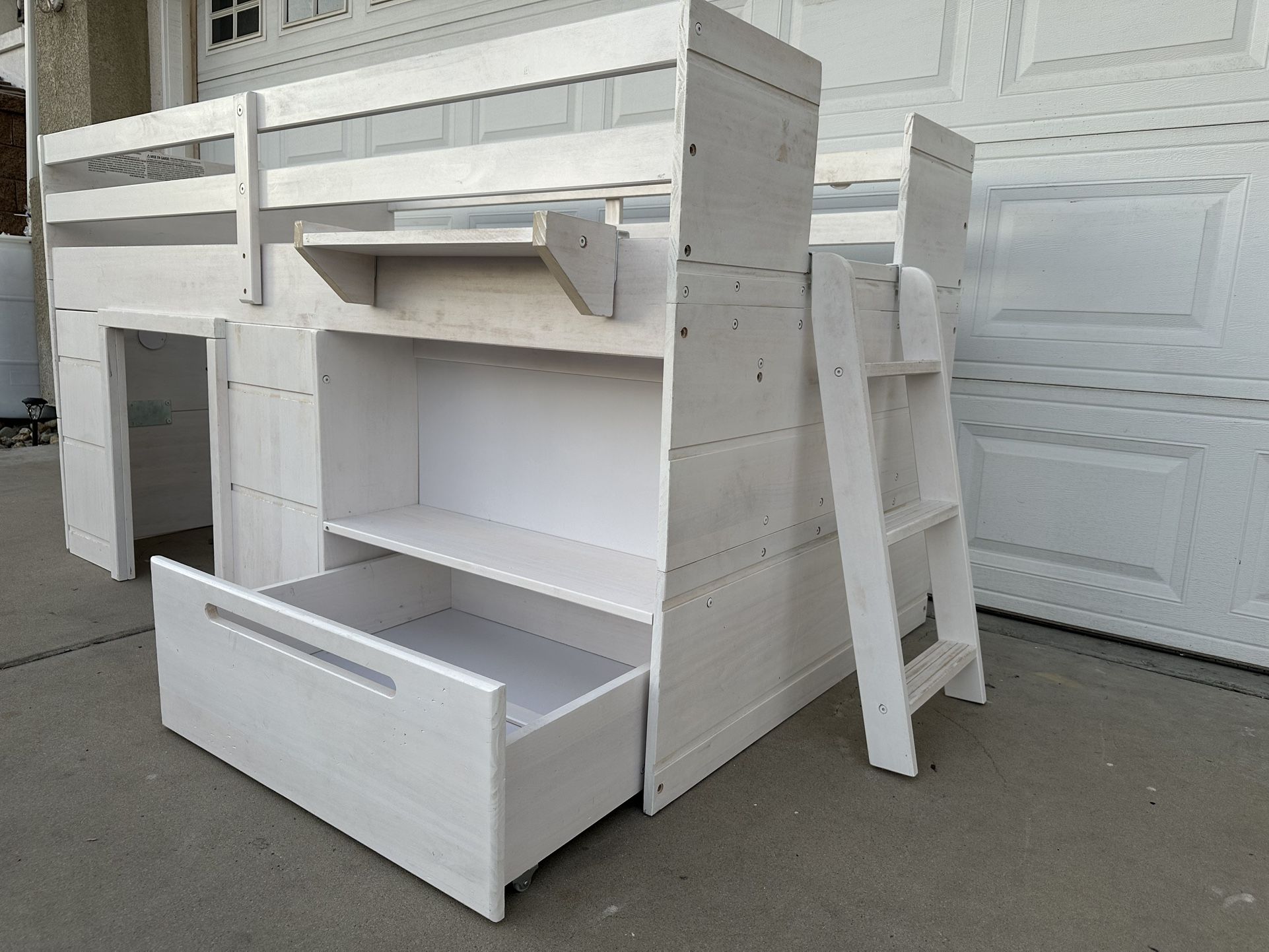 Max&Lily Solid Wood Twin Size Low Loft Bed Frame Modern Farmhouse Loft Bed White wash with Storage Drawer,Ladder for Kids