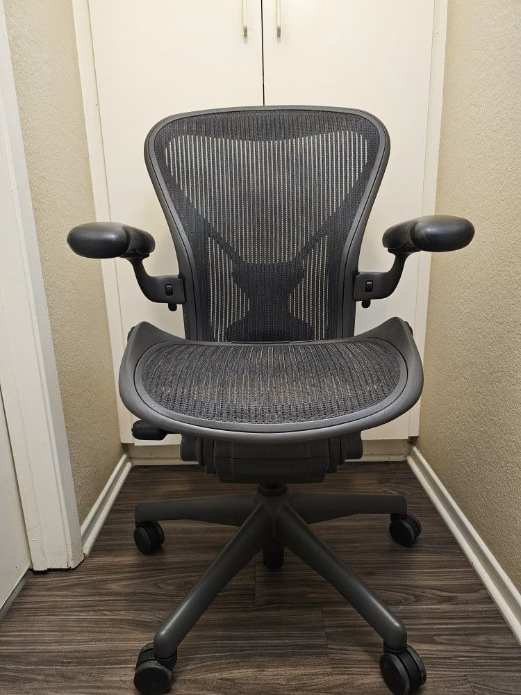 Herman Miller Aeron Chair Size B 