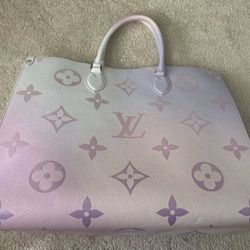 USED 2022  Louis Vuitton  On-The-Go GM Pastel Bag