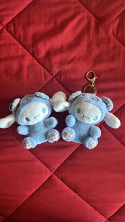 HELLO KITTY KEYCHAINS