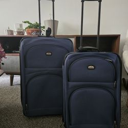 Set of 2 Suitcases in Good Condition – Large + Carry-On ✈️🧳