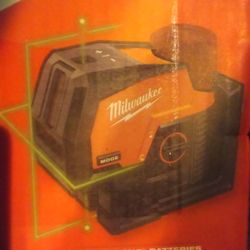 Milwaukee M12  Green Laser Level... Cross Line & Plumb Points