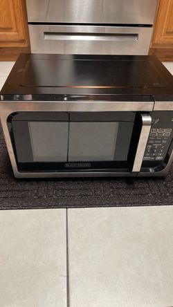 BLACK+DECKER 0.9 cu. ft. microwave oven $59