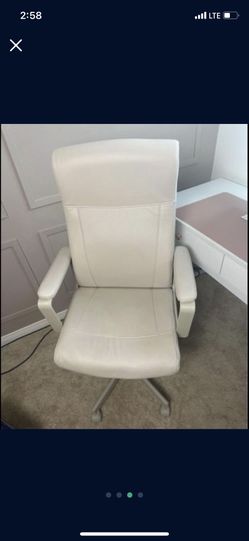Office chair (beige)