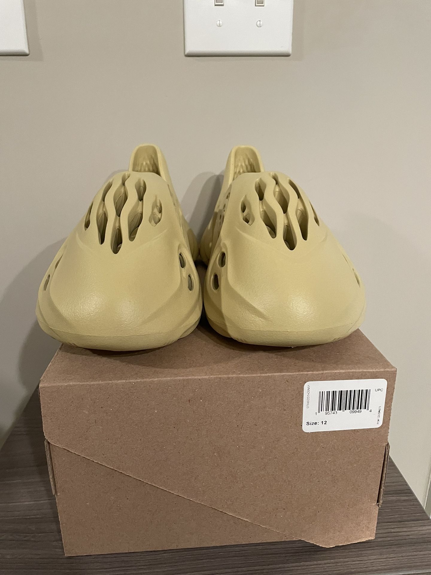 Yeezy Foam Runner 'Sulfur' (GV6775) Size (6,7,8,9,12)