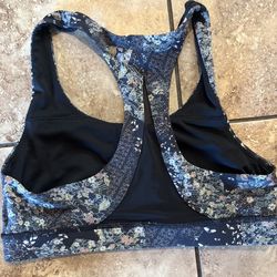 Lululemon sports bra Size 6