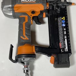 Ridgid R213BNF3 pneumatic brad nailer