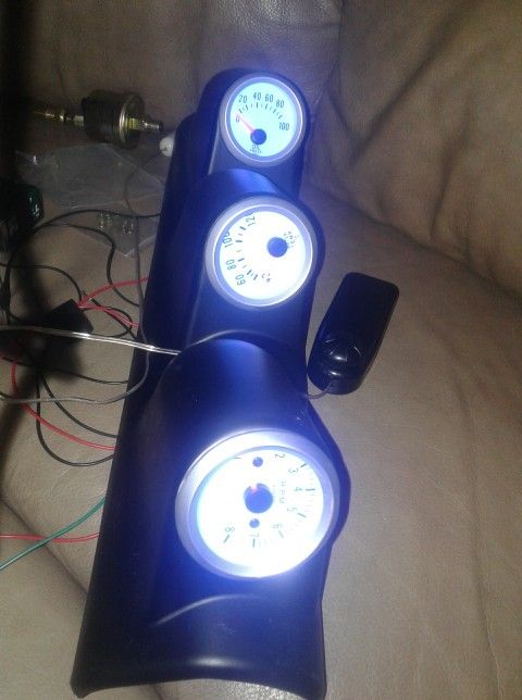 Gauge whith pillar pod