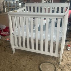 Baby Crib Very Nice