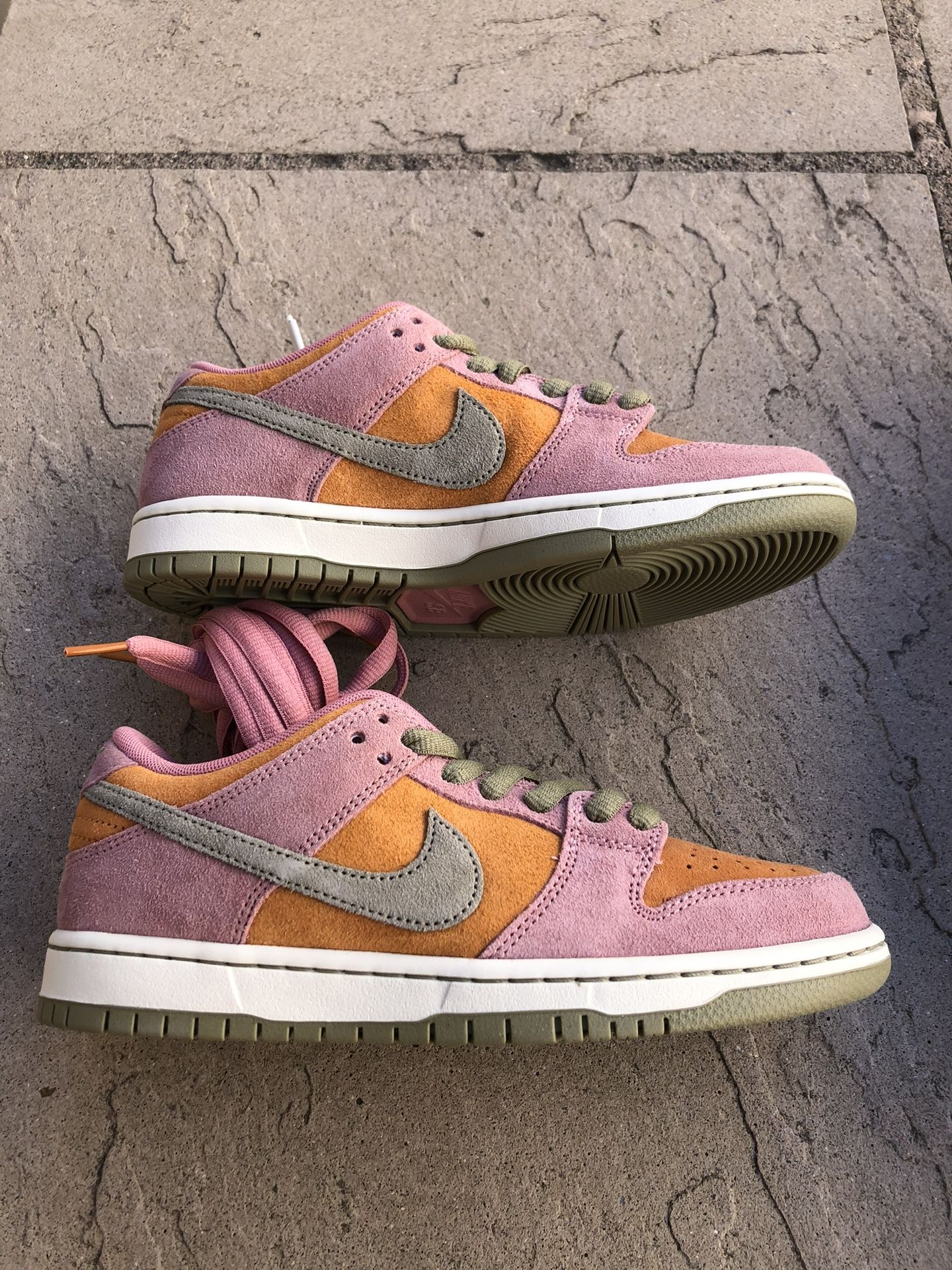 New Nike Sb Dunk Low Pro Red Stardust Men’s 6.5, Youth 6.5y, Women’s 8