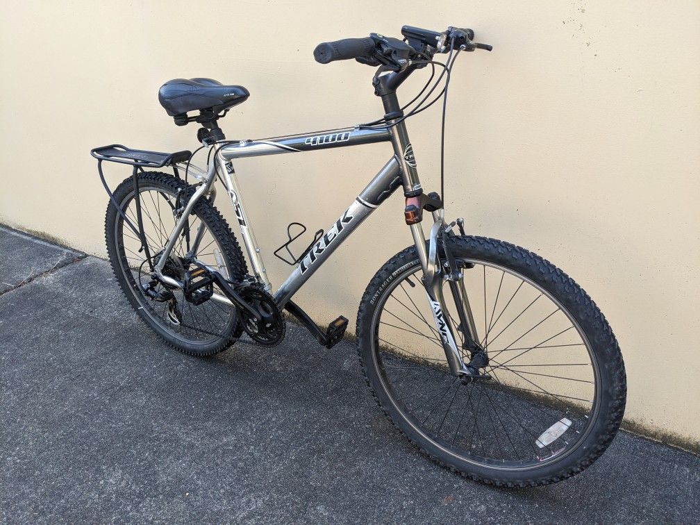 Trek 4100 26" 21-Speed Hybrid Gravel / Mountain / Road Bike + Insync Shocks + Light 21" Frame + Rack/Light + Tuned! (MSRP $450)