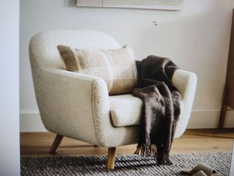 Gabriola 34" Boucle Lounge Chair