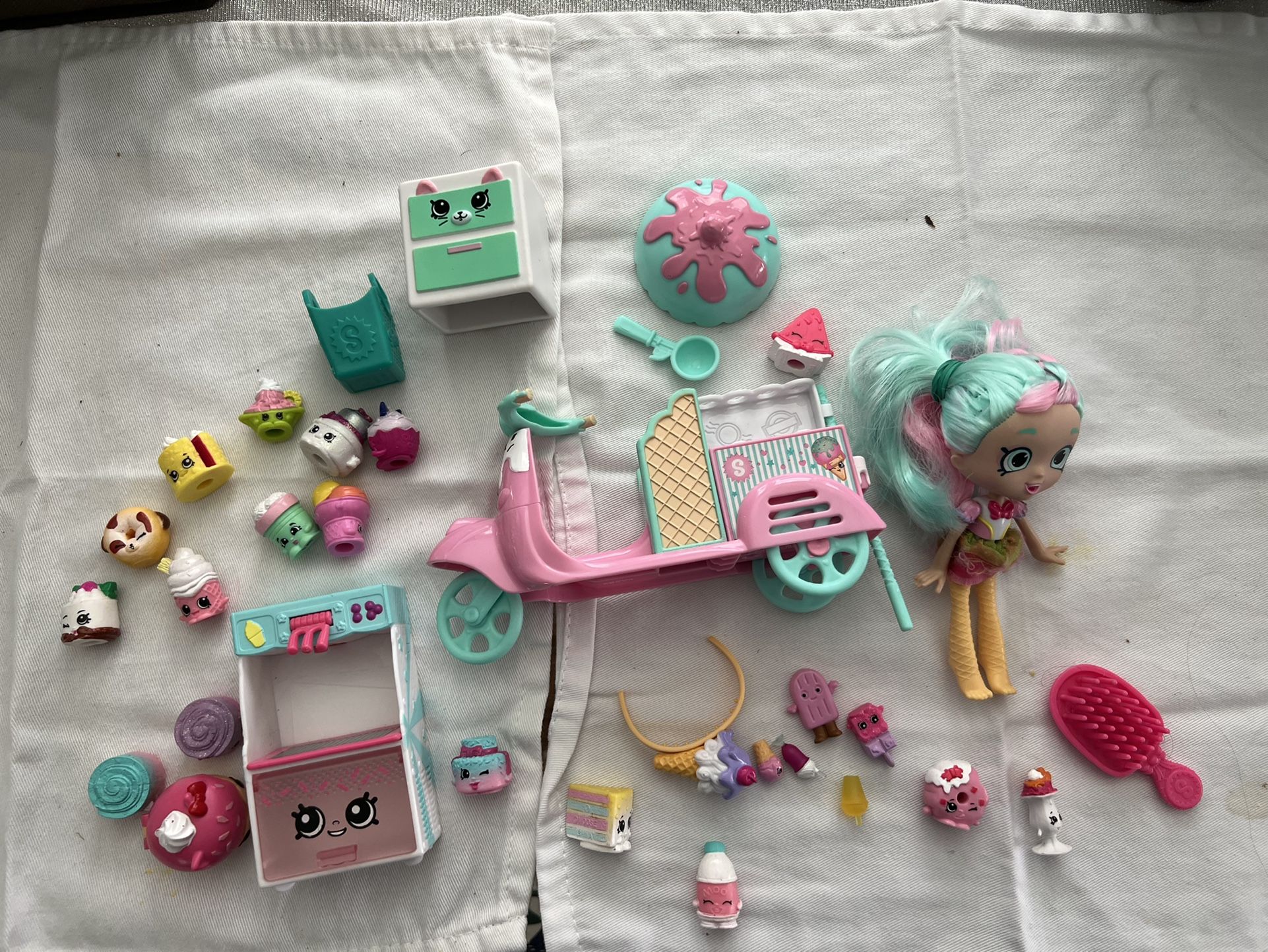 Shopkins Shoppies Doll Peppa Mint's Gelati Scooter Playset - Ice Cream