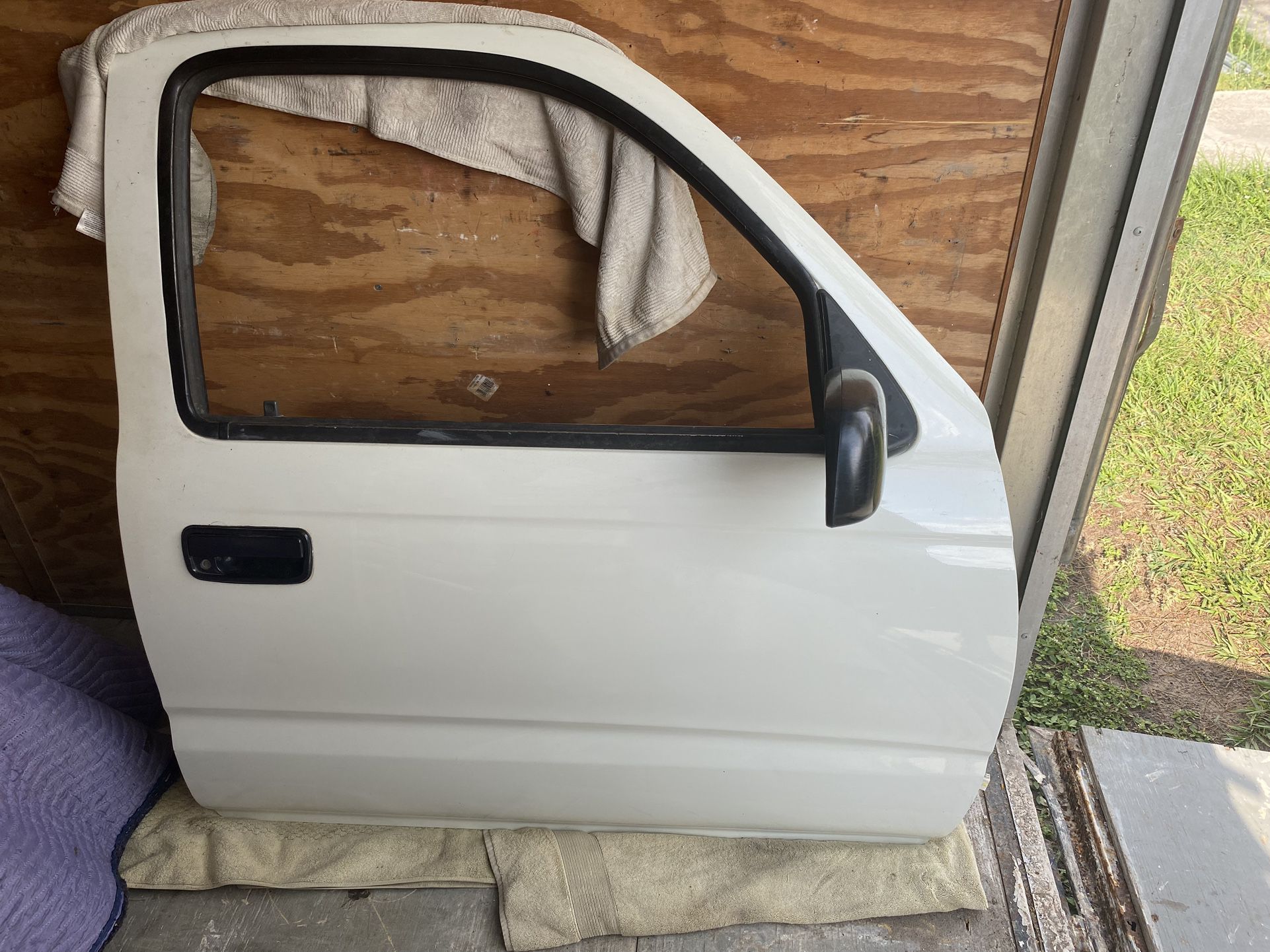 Toyota Tacoma 1995 To 2004 Front Passenger Door.