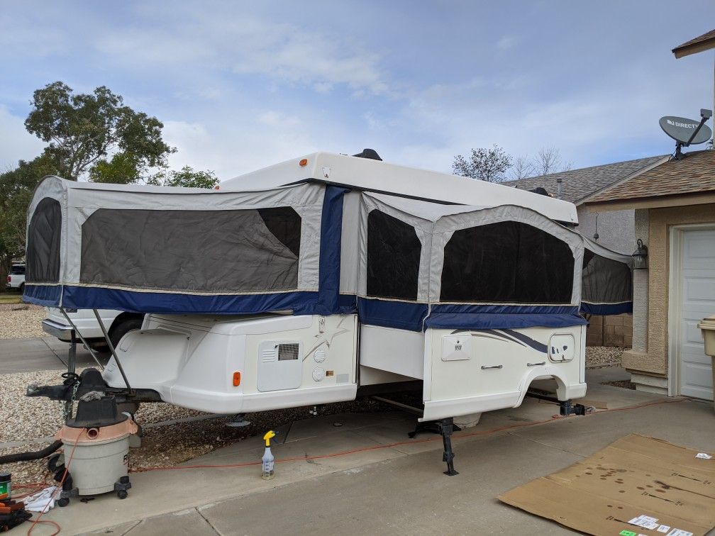 2002 StarCraft Gemini Pop up tent trailer