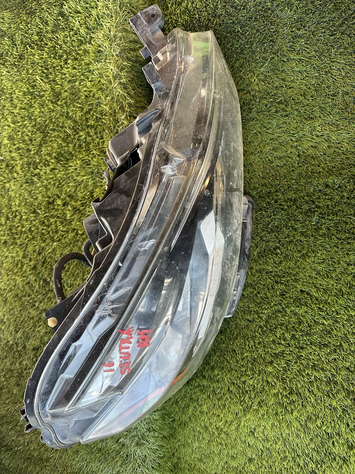 2016 Right Hand Headlight Nissan Sentra