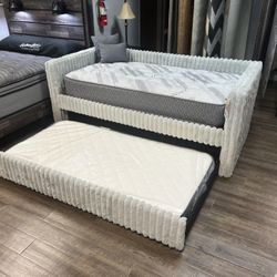 Daybed With Trundle And 2 Mattresses!!! 