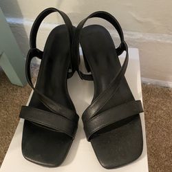 Petite Size 33 / 3.5 US Size Black Block Heel Sandals