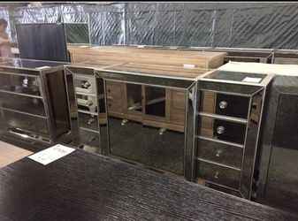 FREE Z Gallerie Omni Buffet. Must Go!