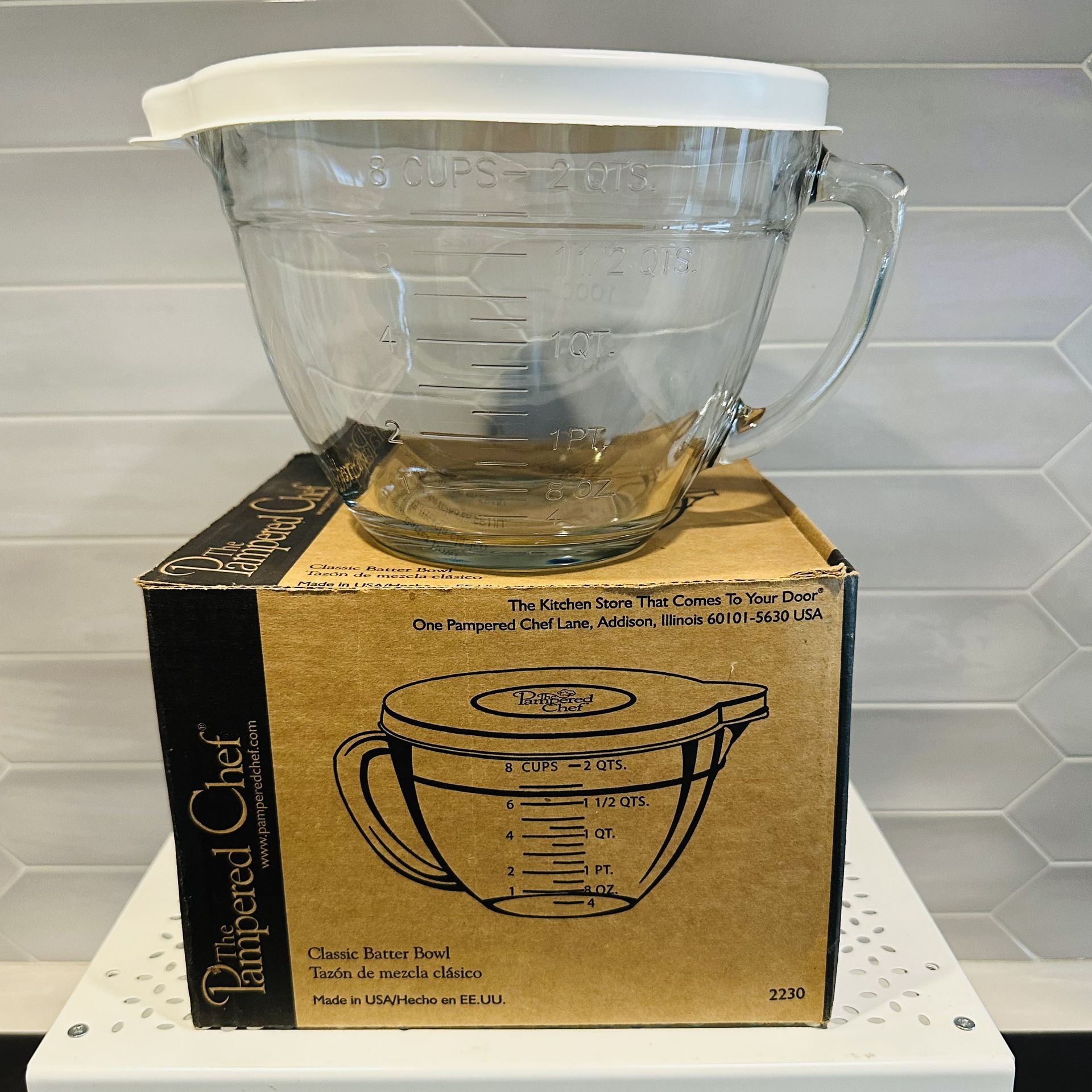 New old stock Pampered Chef Classic 8 cup glass batter bowl new in box. Unused. With pamphlet. Mix , pour and store