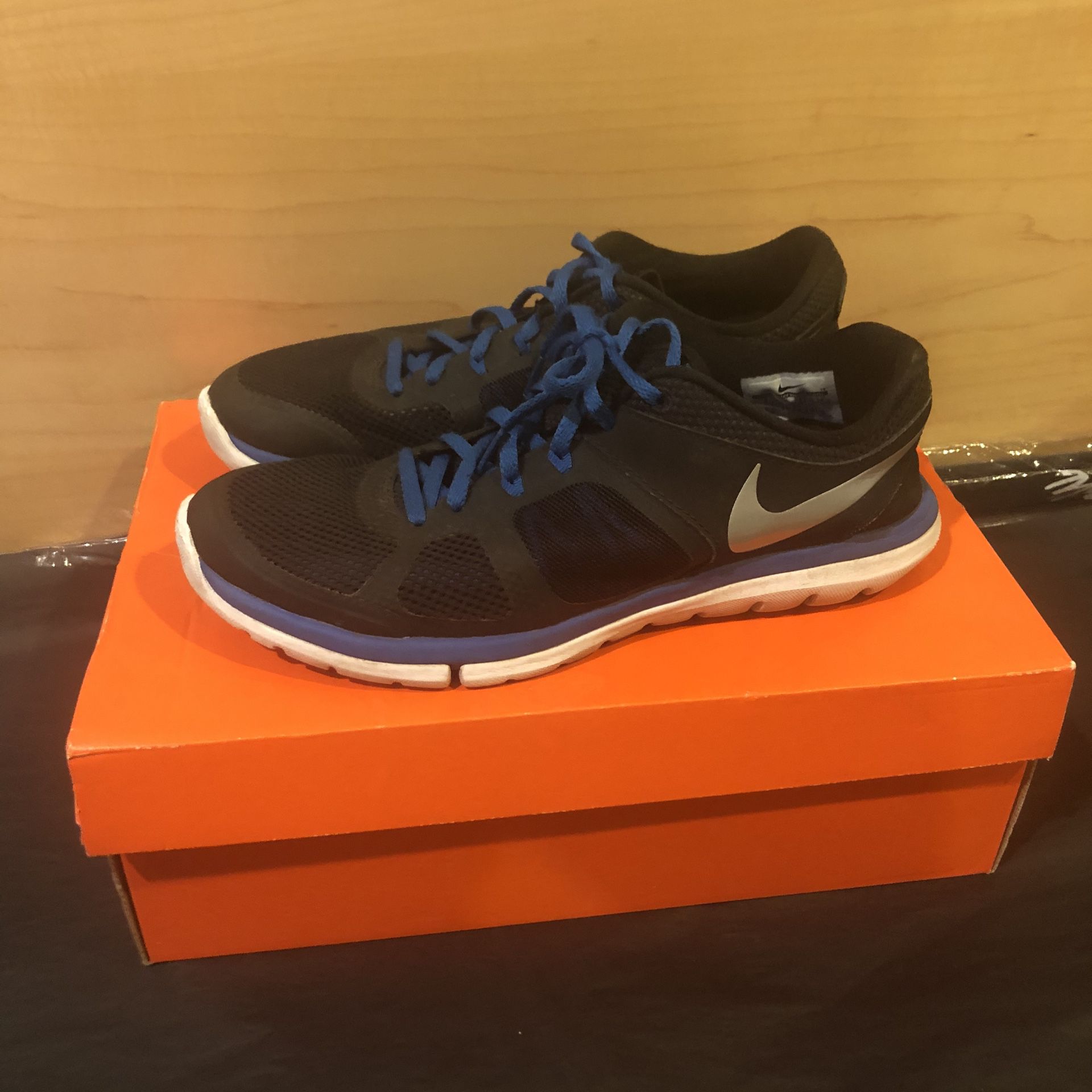 Nike running shoes size 8 black