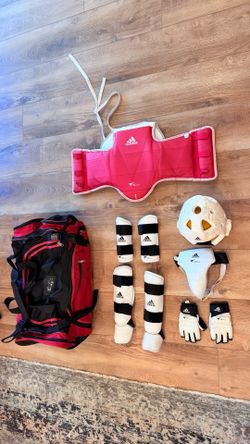 Adidas sparring gear with Champion Taekwondo 🥋 bag