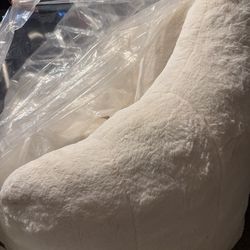 Jumbo white fluffy chair super soft