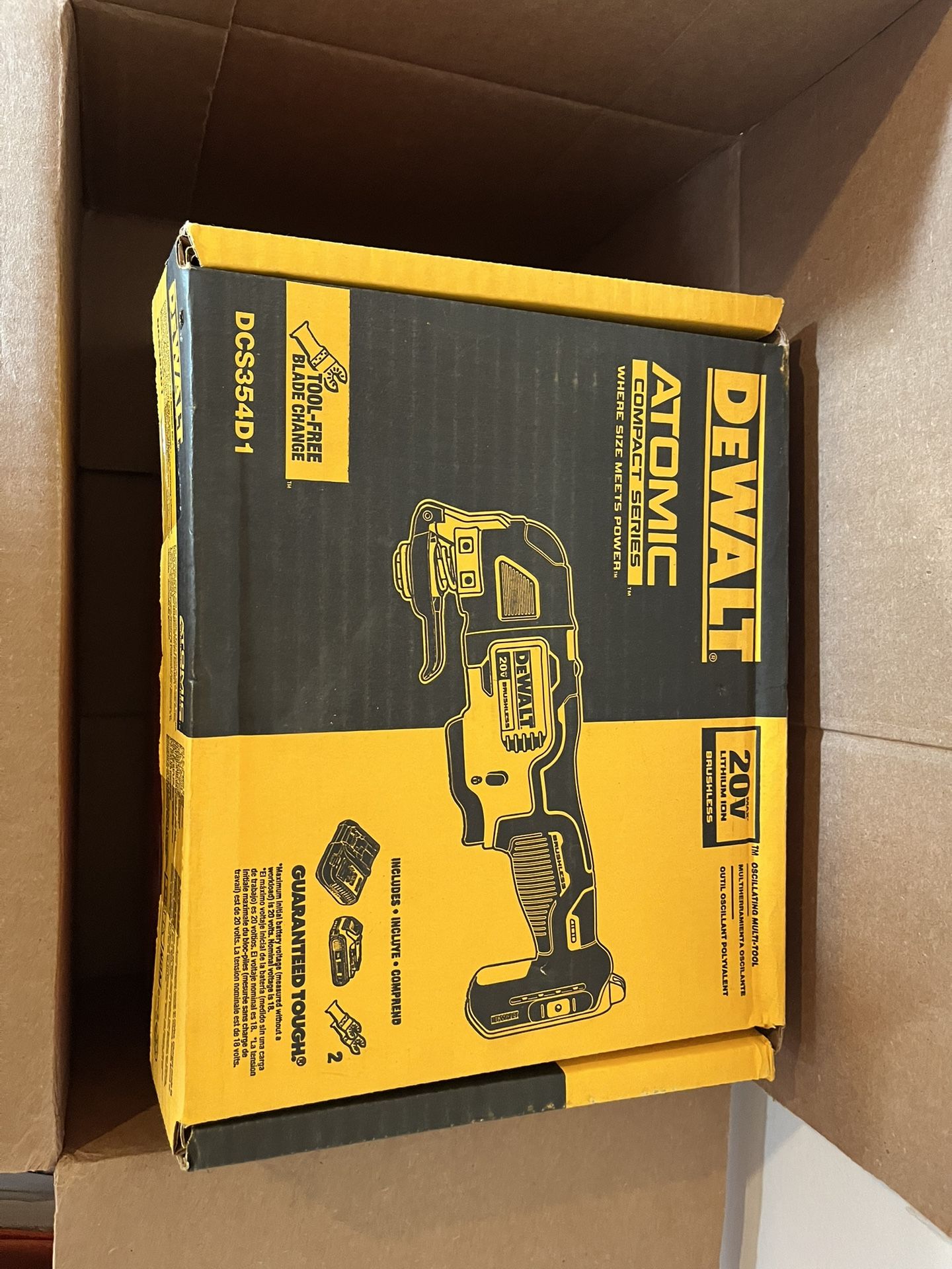 DEWALT ATOMIC 20V MAX Cordless Brushless Oscillating Multi Tool with (1) 20V 2.0Ah Battery and Charger