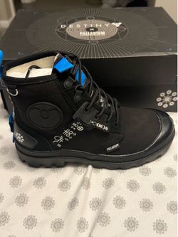 Destiny palladium boots brand new size 4