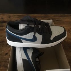 New Womens Air Jordan 1 Low size 8