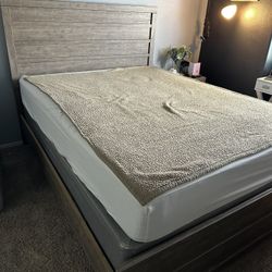 Queen Bedroom Set / Box Spring Included