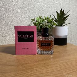 Valentino Donna Born In Roma