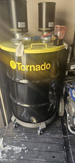 Tornado Drum Vacuum, 55 Gallons (IS NOT ELECTRIC, WORKS AIR COMPRESSOR)