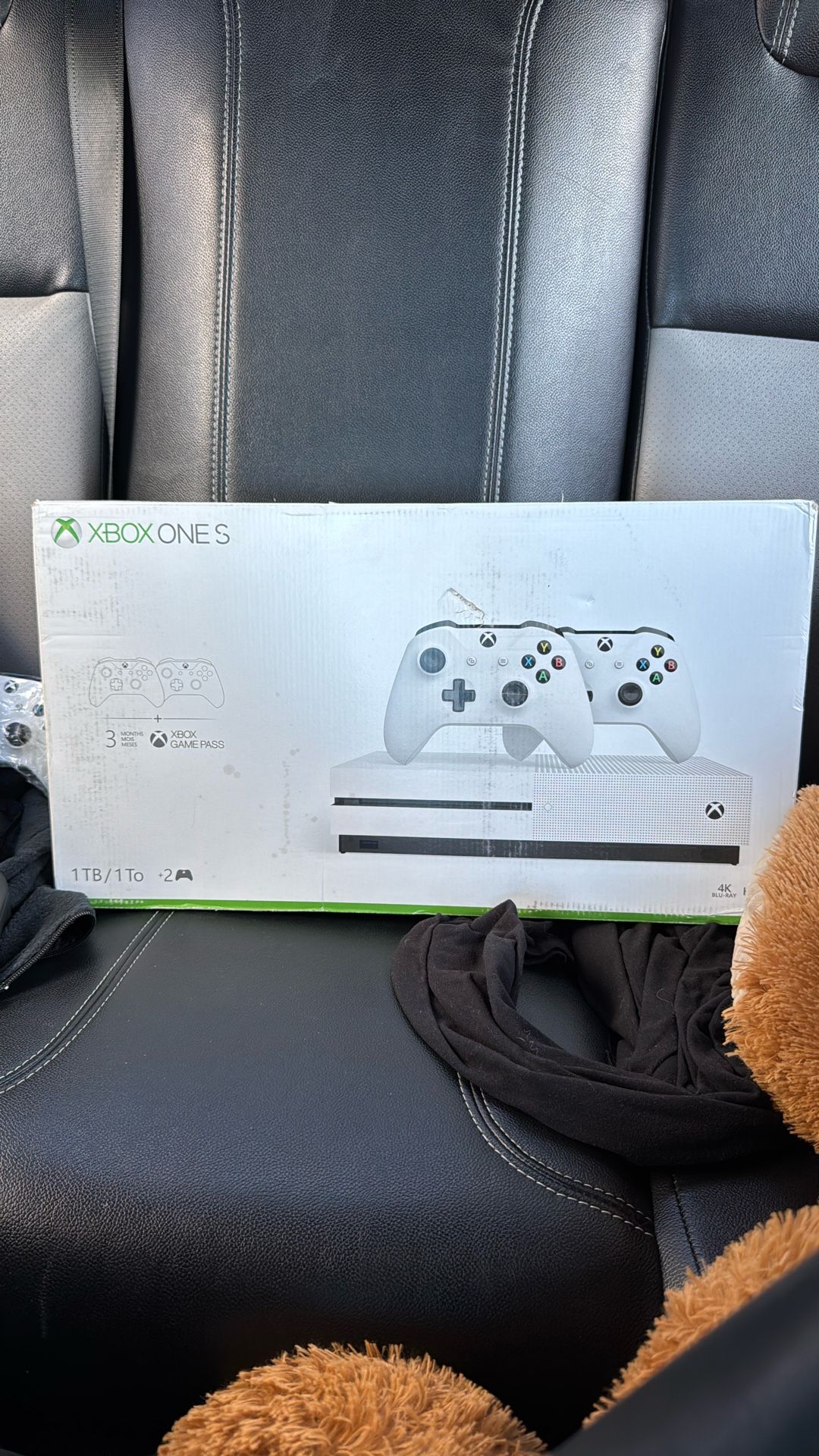 Xbox One S With 2 Controllers