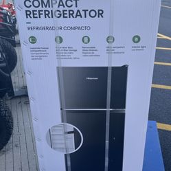 4.4 CU. Mini Fridge/Freezer Combo