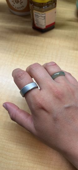 Oura ring 4 in size 9