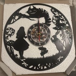 alice in wonderland clock