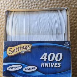 400 Count New Plastic Knives. New