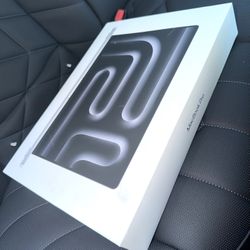 Apple Mac Book Pro 16inch, M5 Pro Chip, 24GB Memory, 1TB Storage Brand New, Closed Box ( SEALED ) !