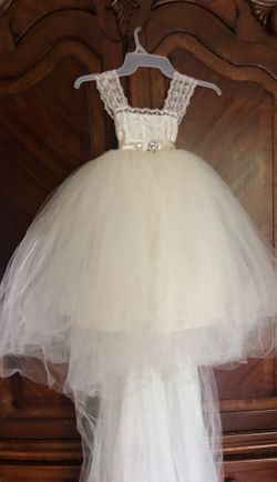Pretty dress for girl size 3 o 4 years